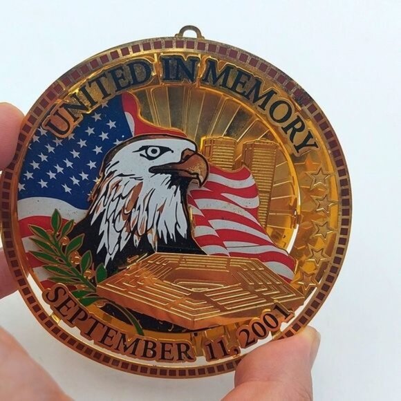United In Memory September 11th 2001 Commemorative Ornament Eagle American Flag - Picture 3 of 5
